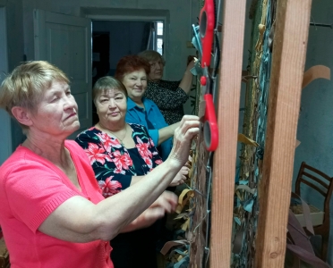 Маскировочные сети спасают бойцов Фотография к материалу: Маскировочные сети спасают бойцов