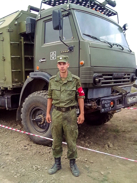 Водитель дежурного автомобиля. Военный водитель. Военный КАМАЗ С водителем. КАМАЗ армия. Водитель дежурного тягача.