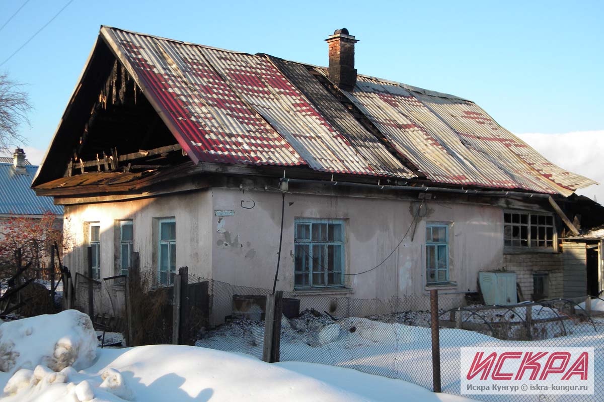 НОВОСТИ - В Кунгуре соседи помогли бабушке спастись от огня