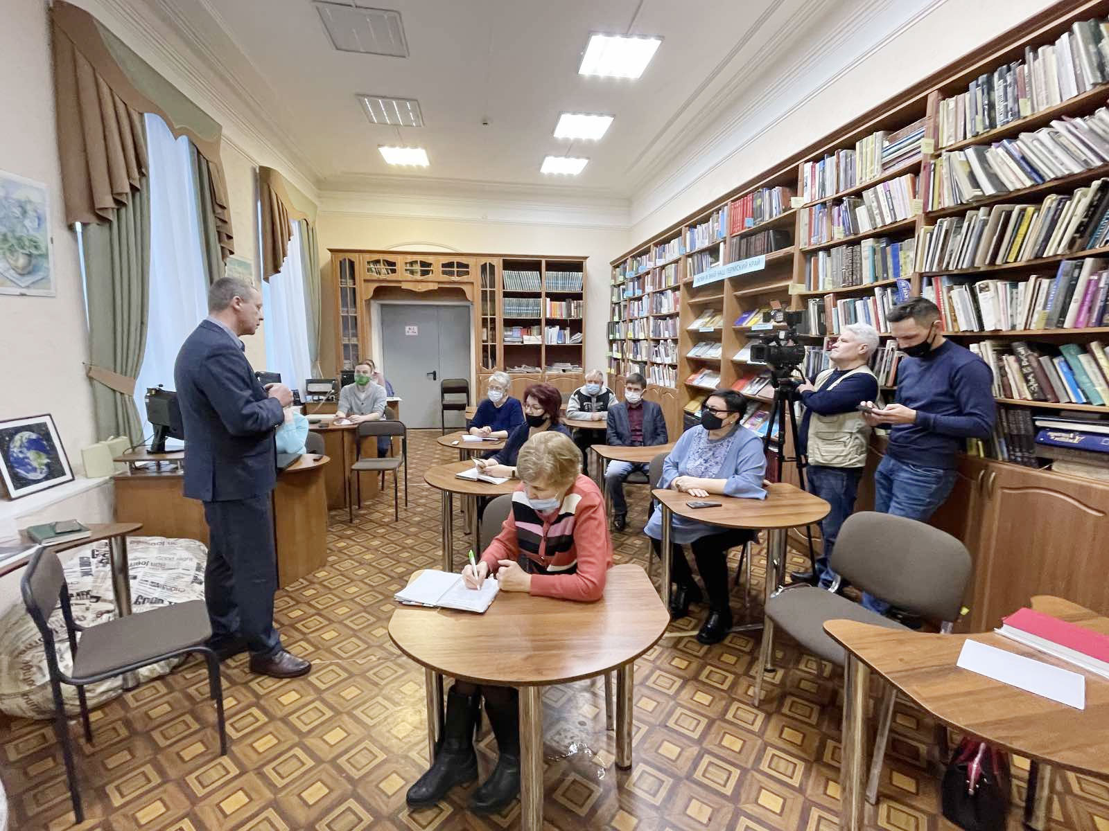 НОВОСТИ - Об очередях в поликлиниках, заболеваемости коронавирусом и  нехватке медперсонала говорил главный врач Кунгурской больницы Вадим  Кириллов