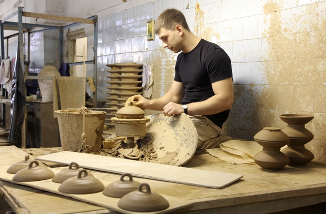 Завод керамики. Кунгурская керамика завод Кунгур. Гончарный завод Кунгур. Гончарная мастерская Кунгур. Кунгурский керамический завод сайт.